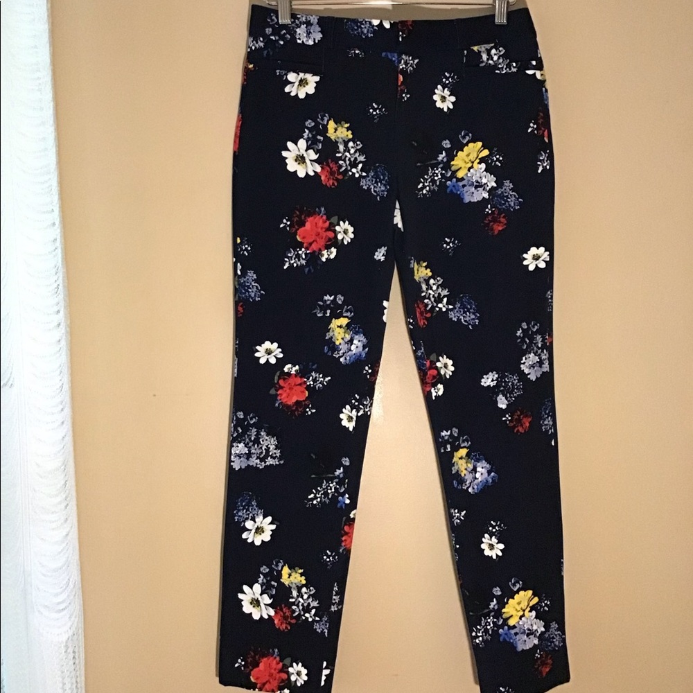 NEVER WORN BANANA REPUBLIC SLOAN NAVY FLORAL PANT - GREAT STRETCH & RECOVERY 6 - Picture 3 of 13